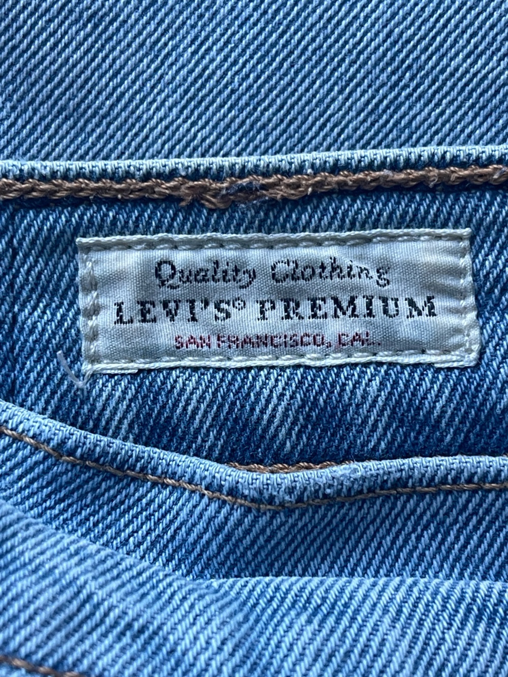Levi’s Wedgie Fit Women’s light Wash High Rise 5 Pockets Denim Jeans EUC 27 - Picture 7 of 9